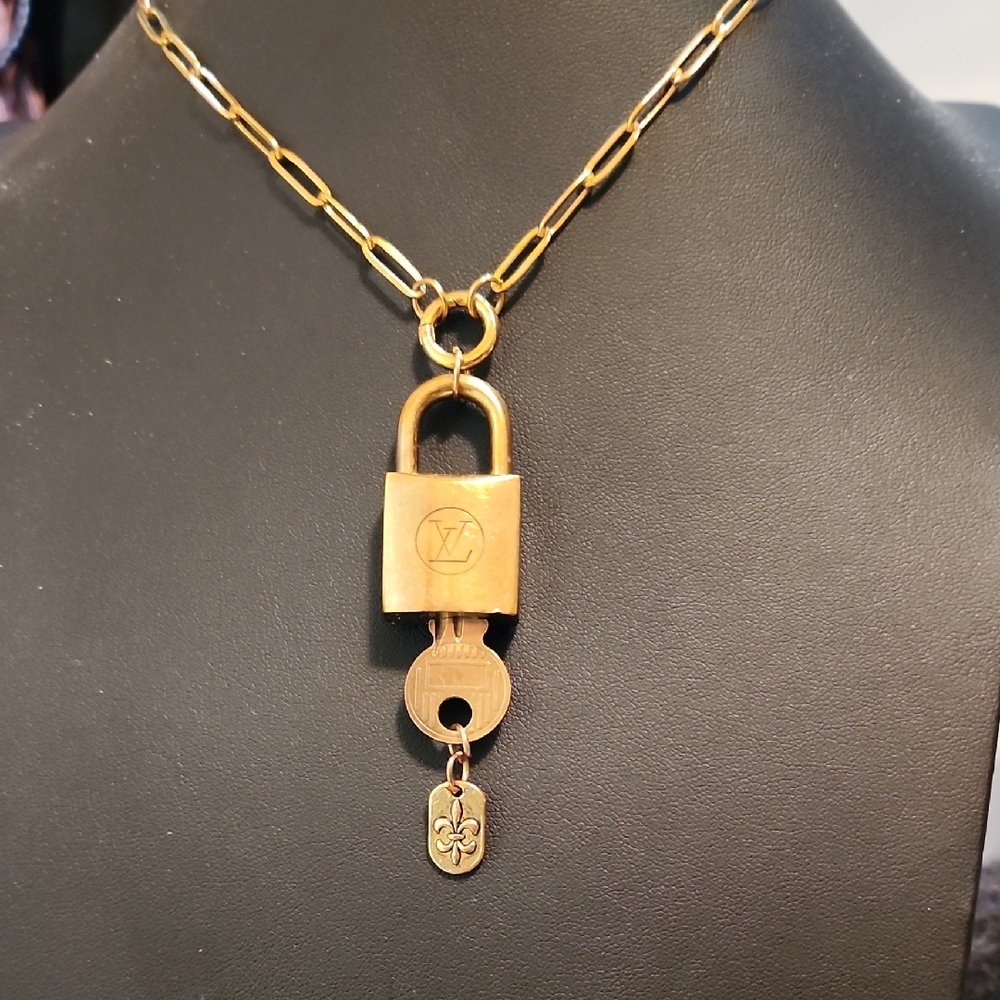 Authentic Louis Vuitton #224 lock and key on 20 inch gold tone chain